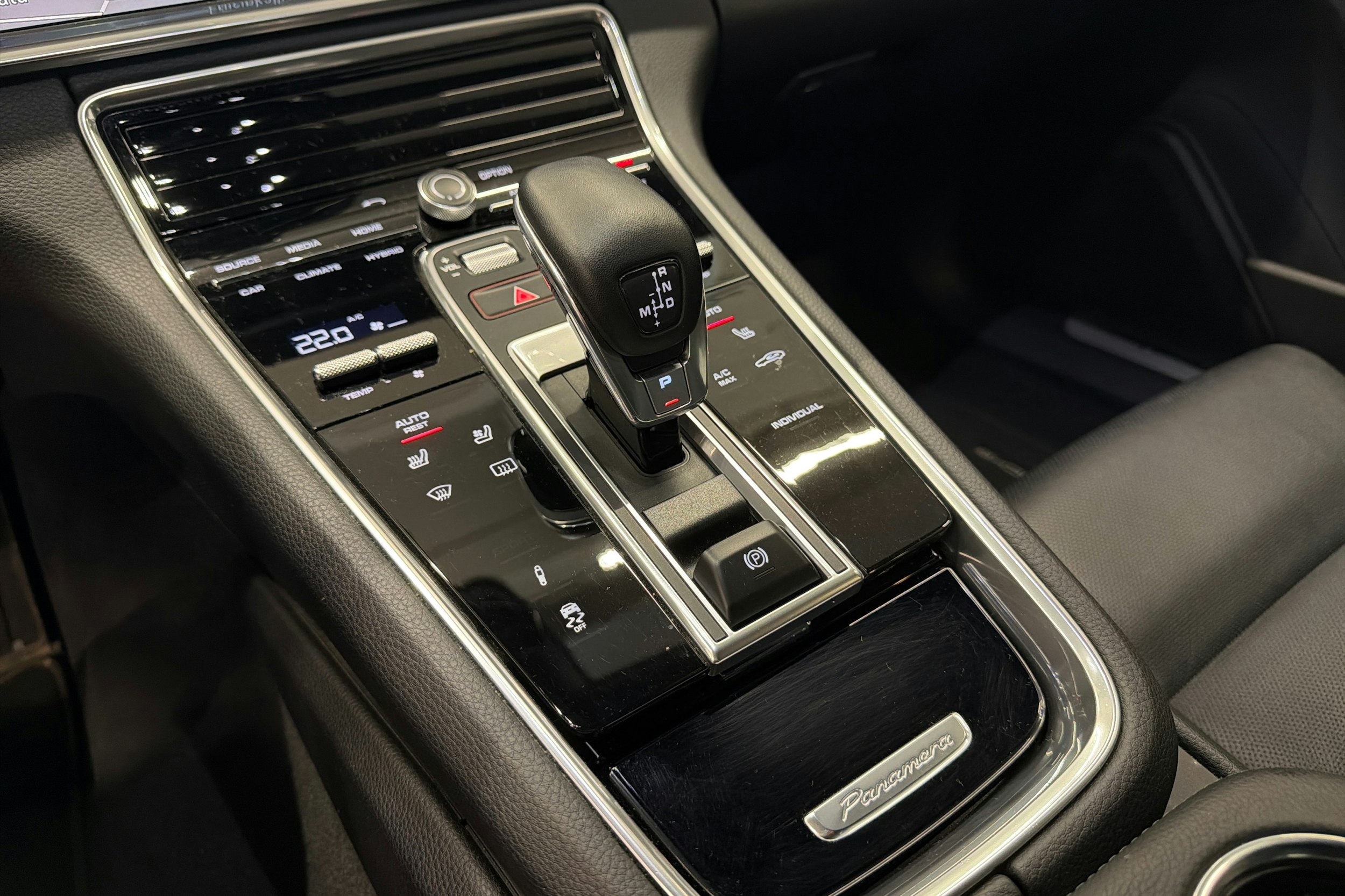 Sininen Porsche Panamera 2018 kuva 18.