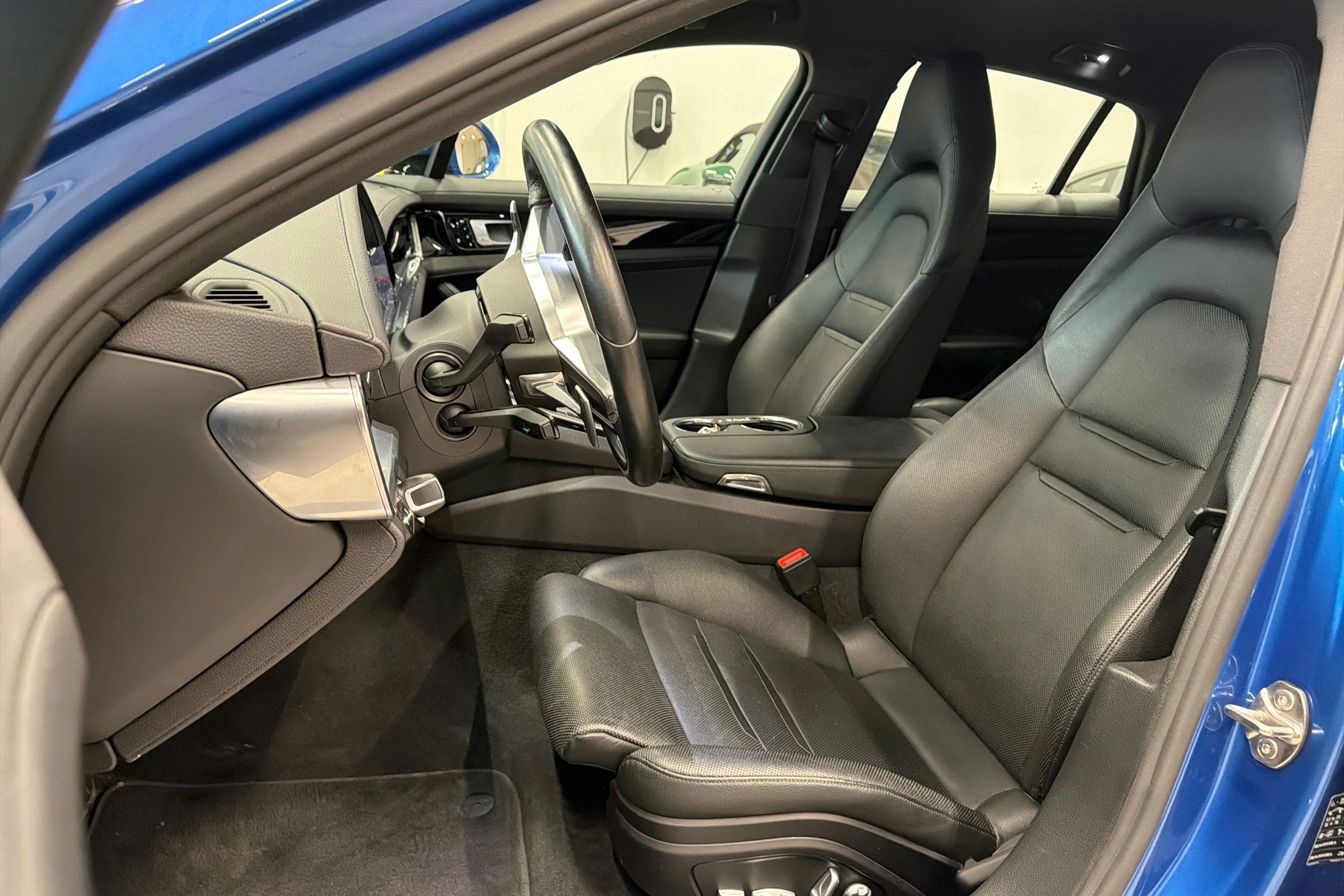 Sininen Porsche Panamera 2018 kuva 22.