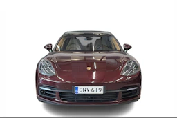 punainen Porsche Panamera 2018 kuva 5.