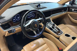 punainen Porsche Panamera 2018 kuva 7.