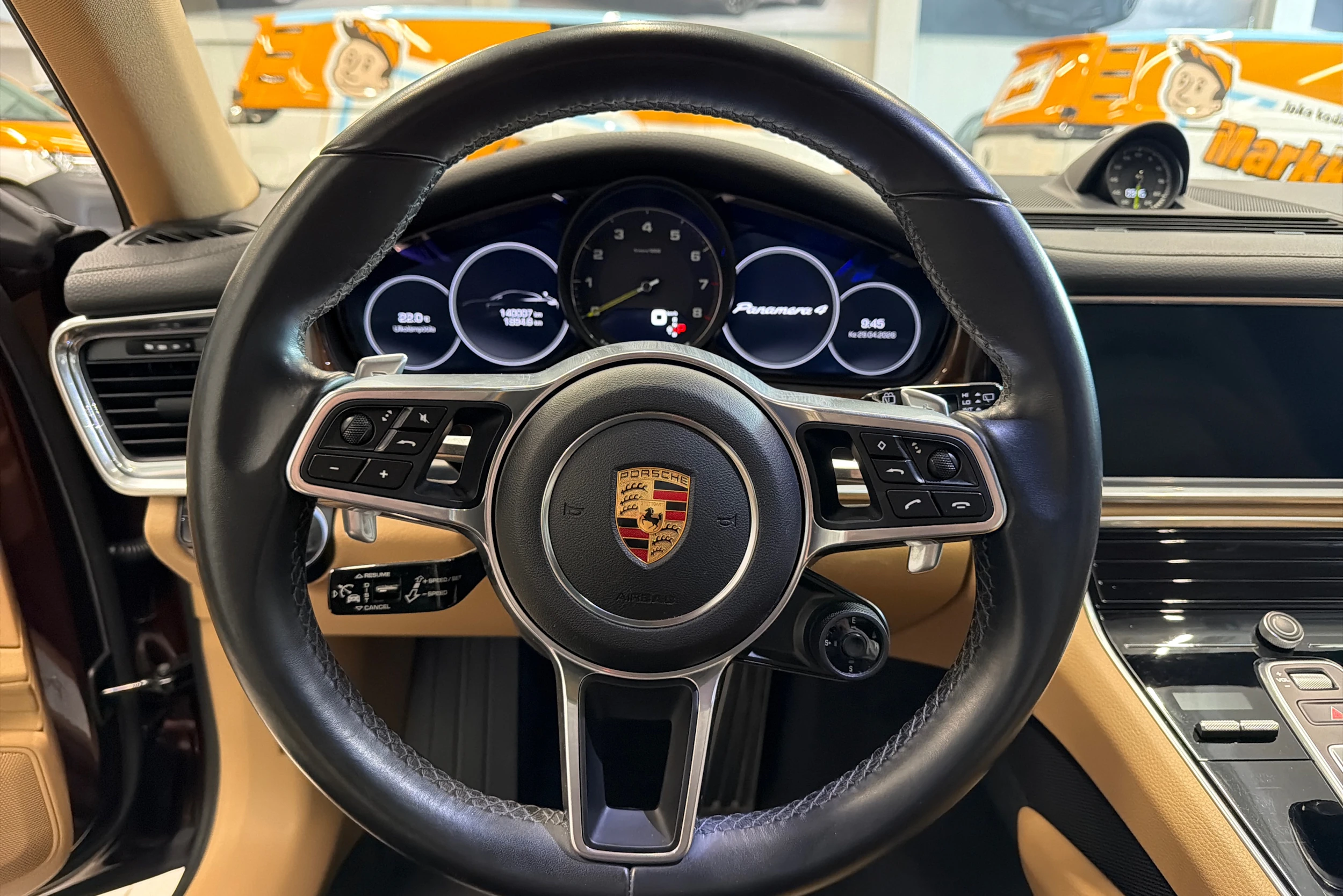 punainen Porsche Panamera 2018 kuva 9.