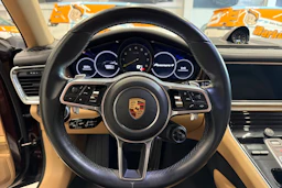 punainen Porsche Panamera 2018 kuva 9.