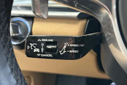 punainen Porsche Panamera 2018 kuva 12.