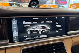 punainen Porsche Panamera 2018 kuva 14.