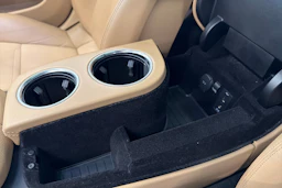 punainen Porsche Panamera 2018 kuva 17.