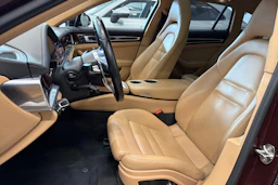 punainen Porsche Panamera 2018 kuva 18.