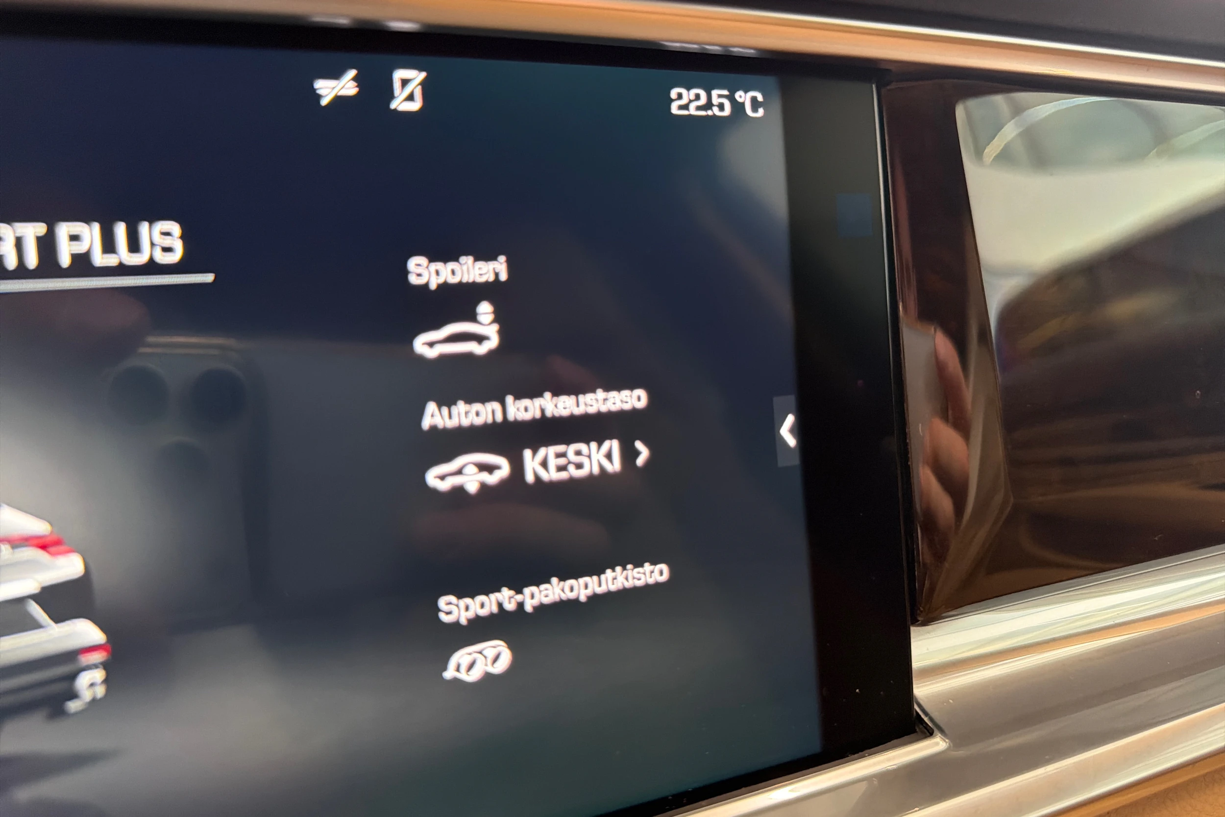 punainen Porsche Panamera 2018 kuva 26.