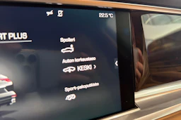 punainen Porsche Panamera 2018 kuva 26.