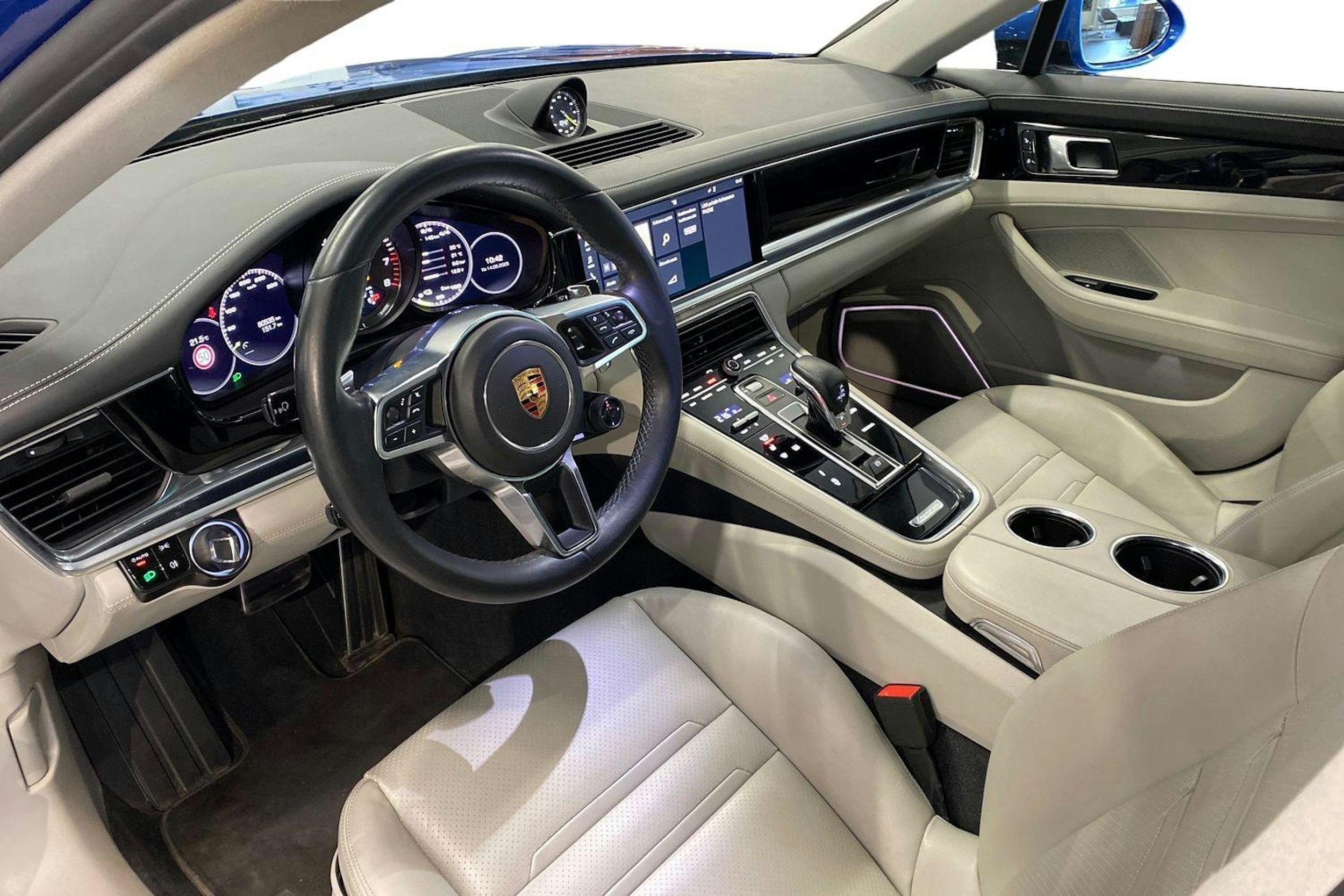 met. sininen Porsche Panamera 2018 kuva 6.