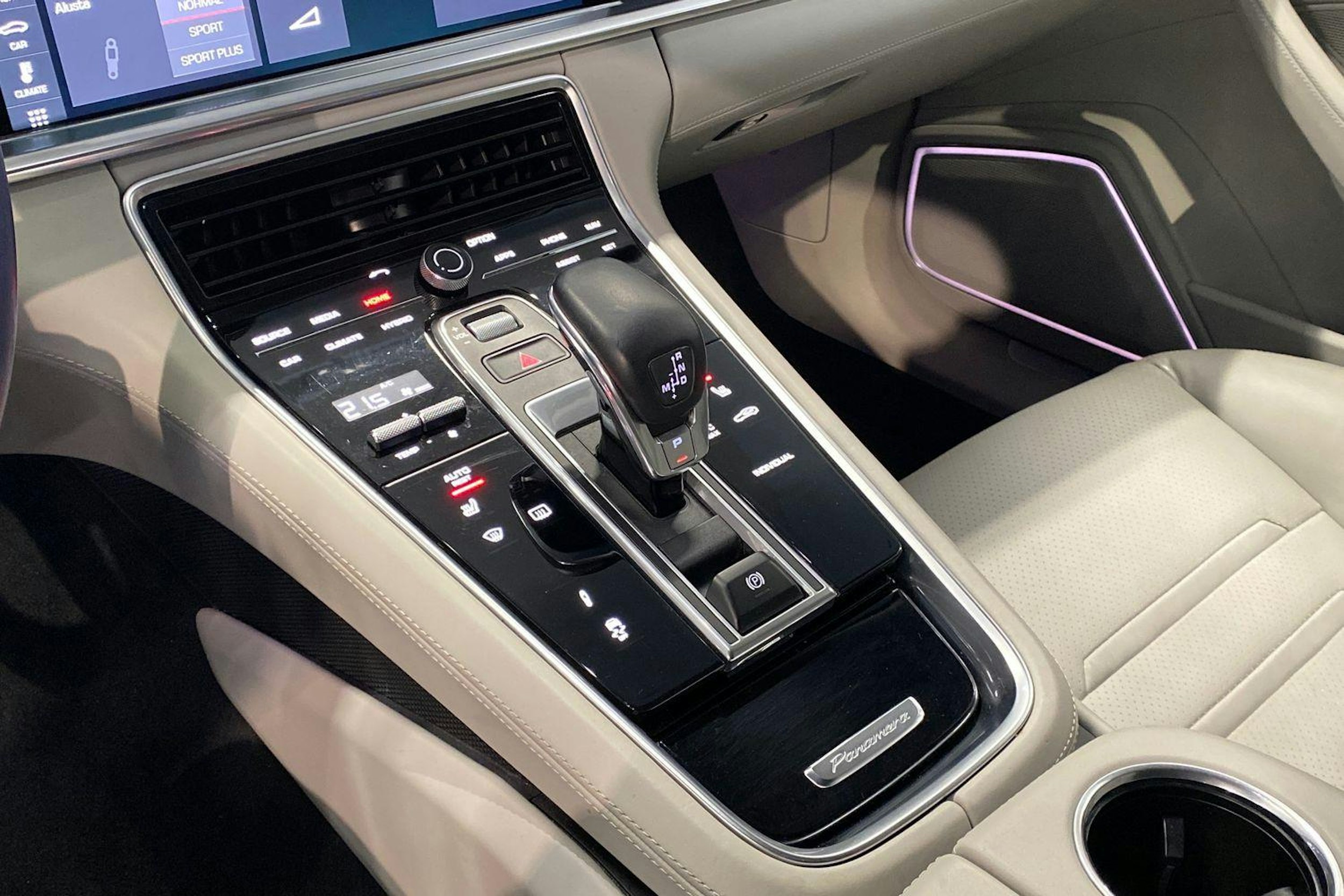 met. sininen Porsche Panamera 2018 kuva 14.
