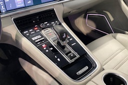 met. sininen Porsche Panamera 2018 kuva 14.