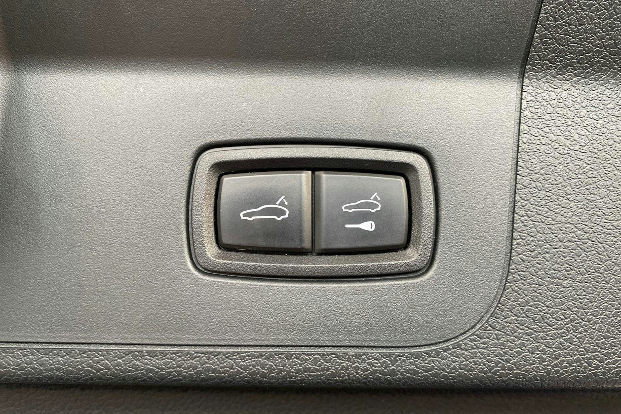 met. sininen Porsche Panamera 2018 kuva 22.