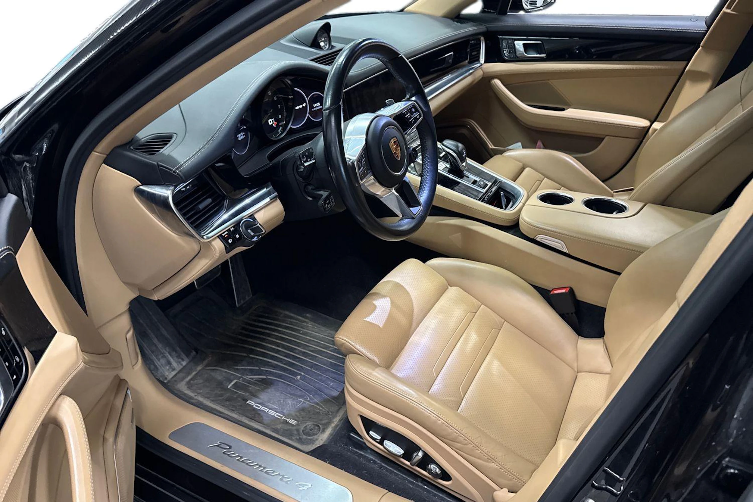 musta Porsche Panamera 2018 kuva 3.