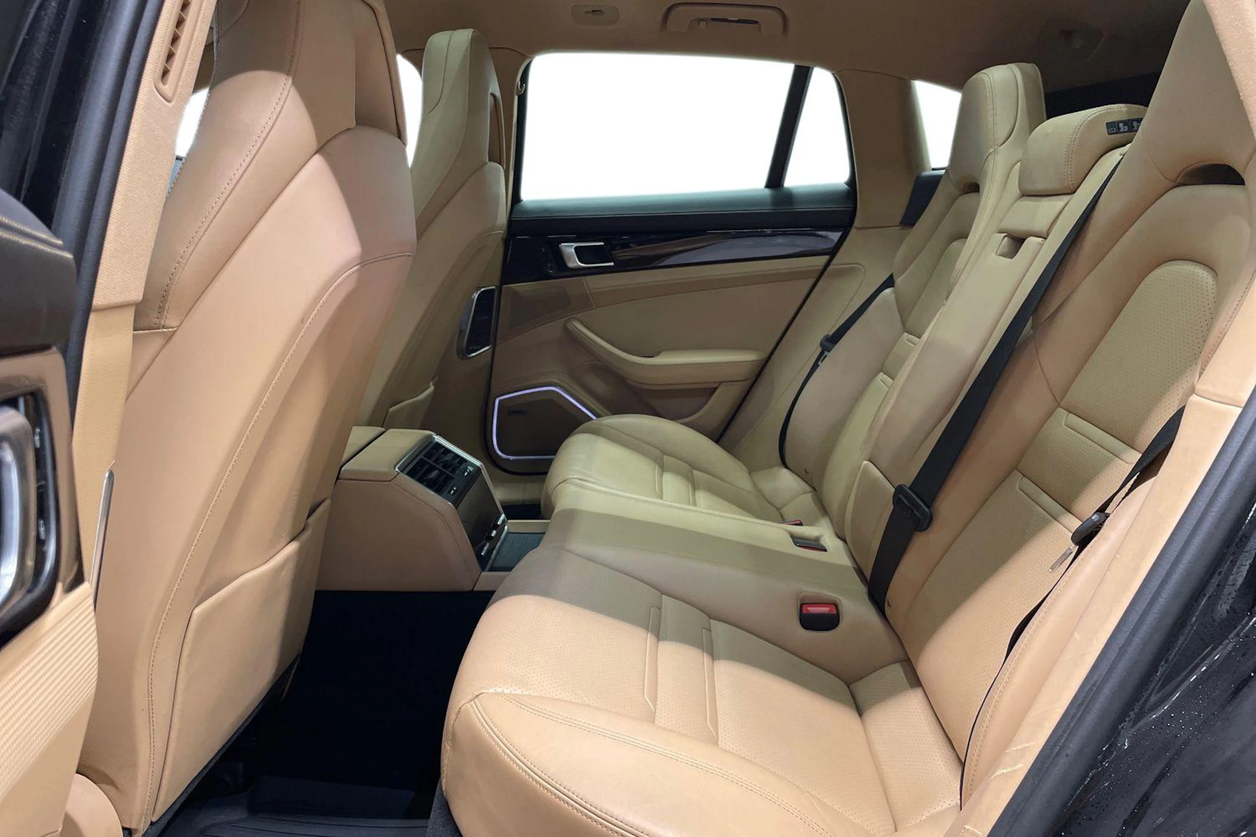 musta Porsche Panamera 2018 kuva 8.