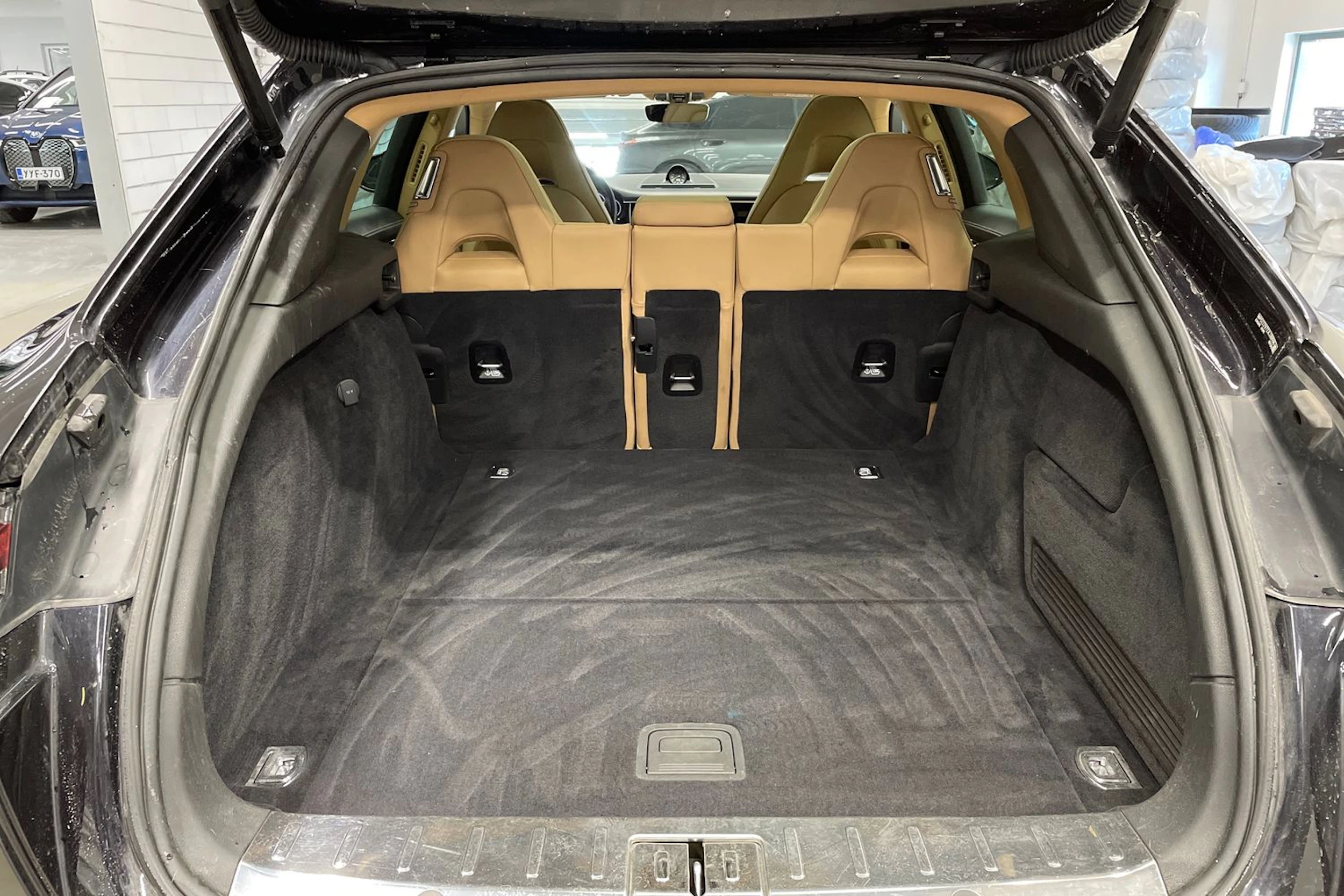 musta Porsche Panamera 2018 kuva 11.