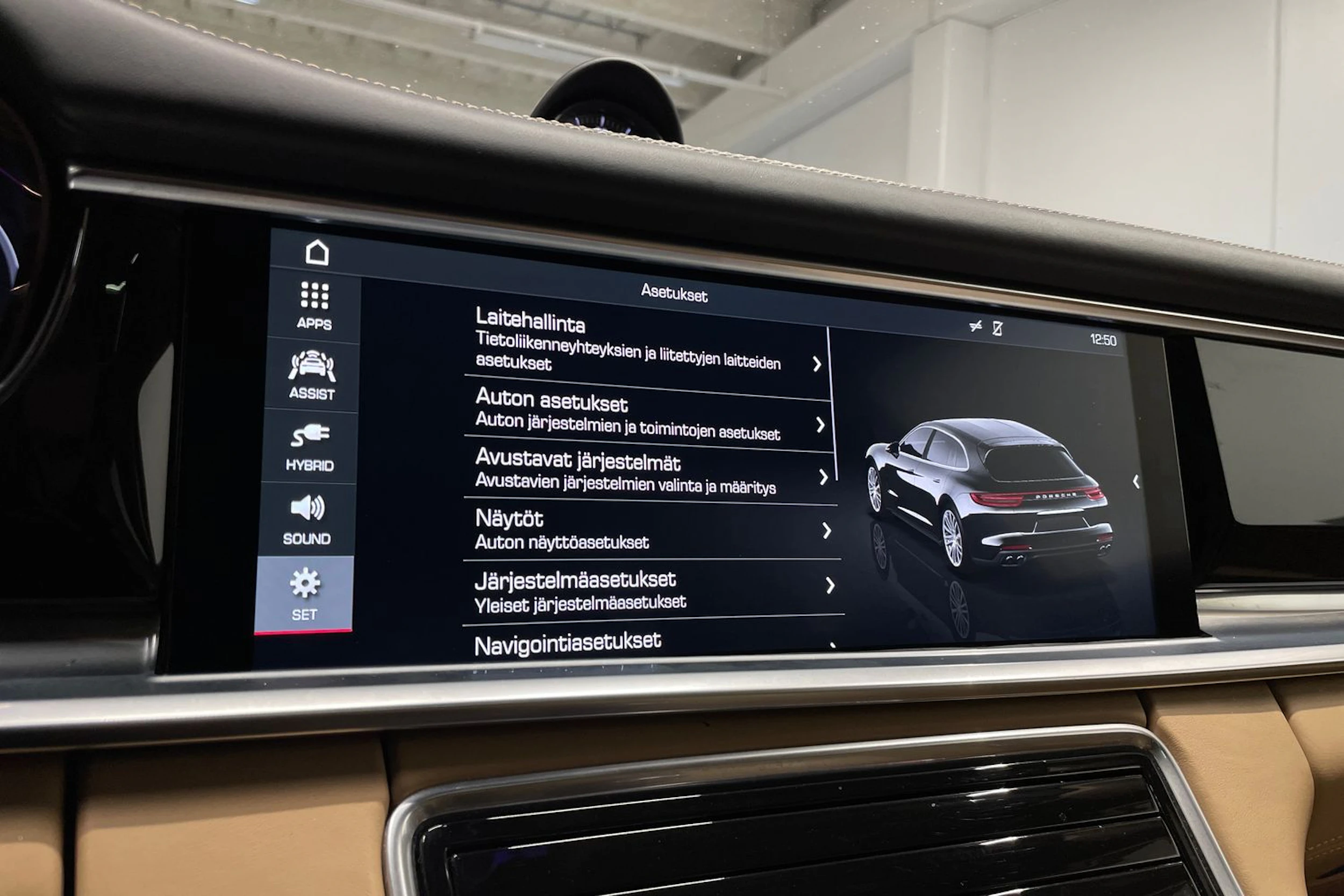 musta Porsche Panamera 2018 kuva 15.