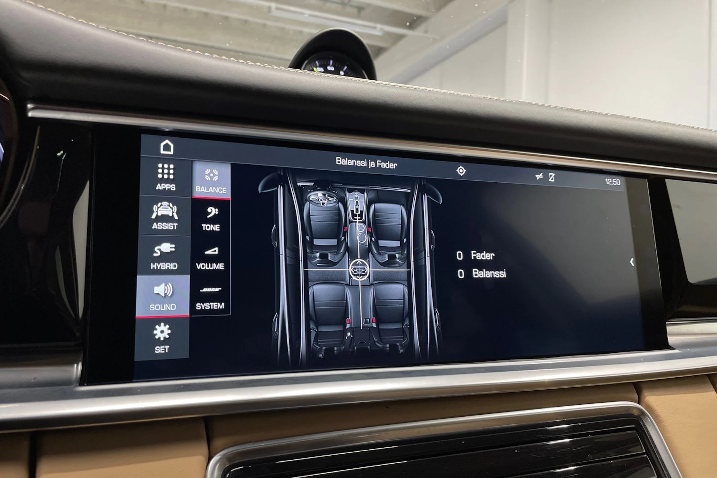 musta Porsche Panamera 2018 kuva 16.