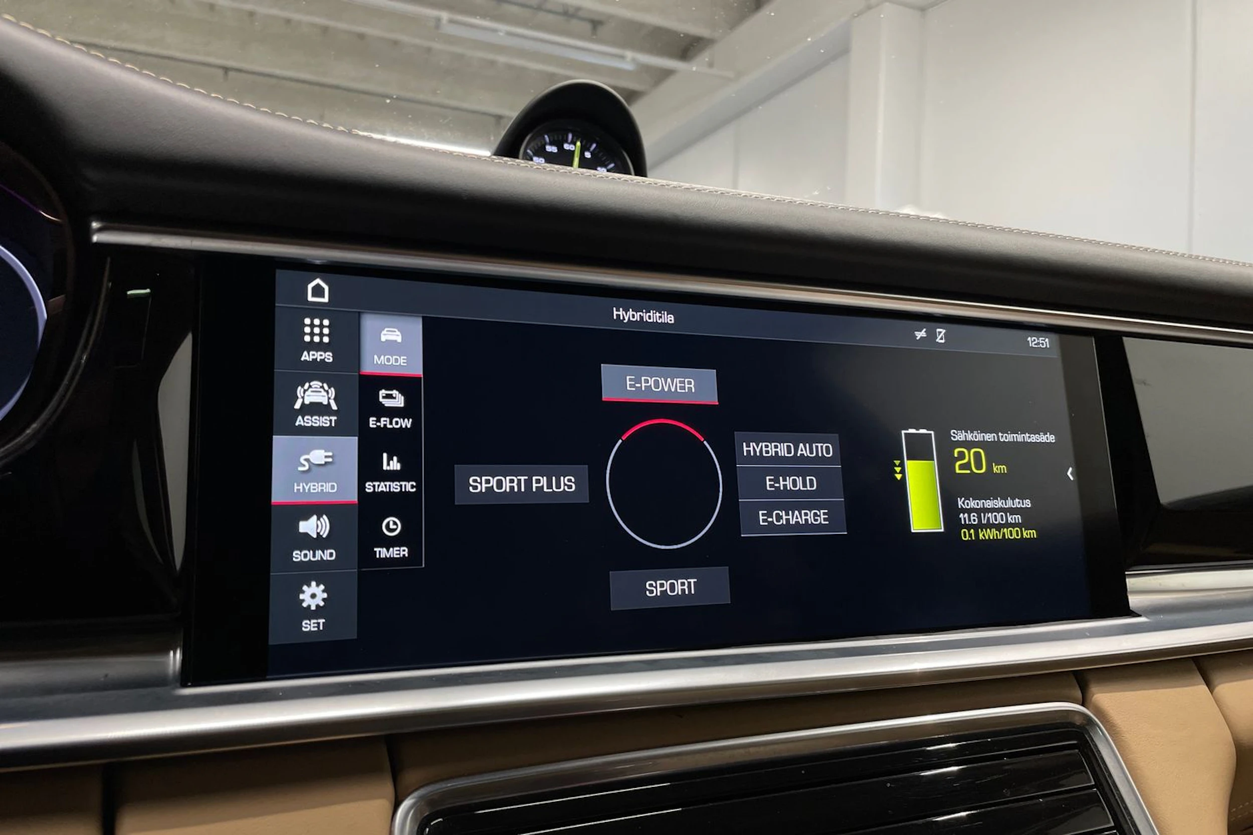 musta Porsche Panamera 2018 kuva 17.