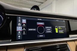 musta Porsche Panamera 2018 kuva 17.