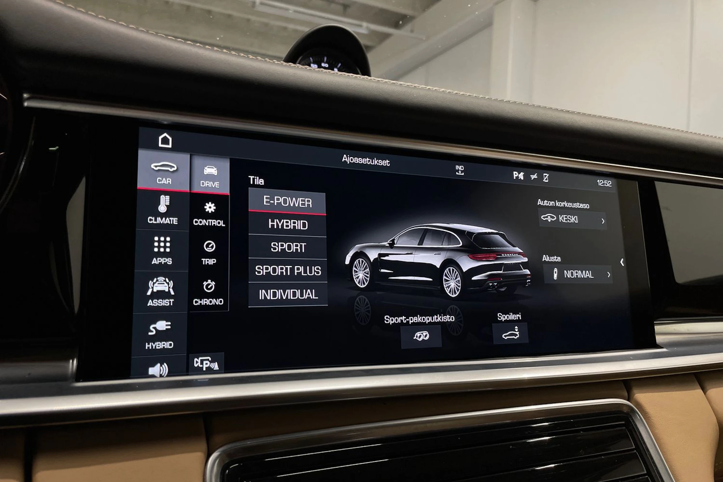 musta Porsche Panamera 2018 kuva 19.