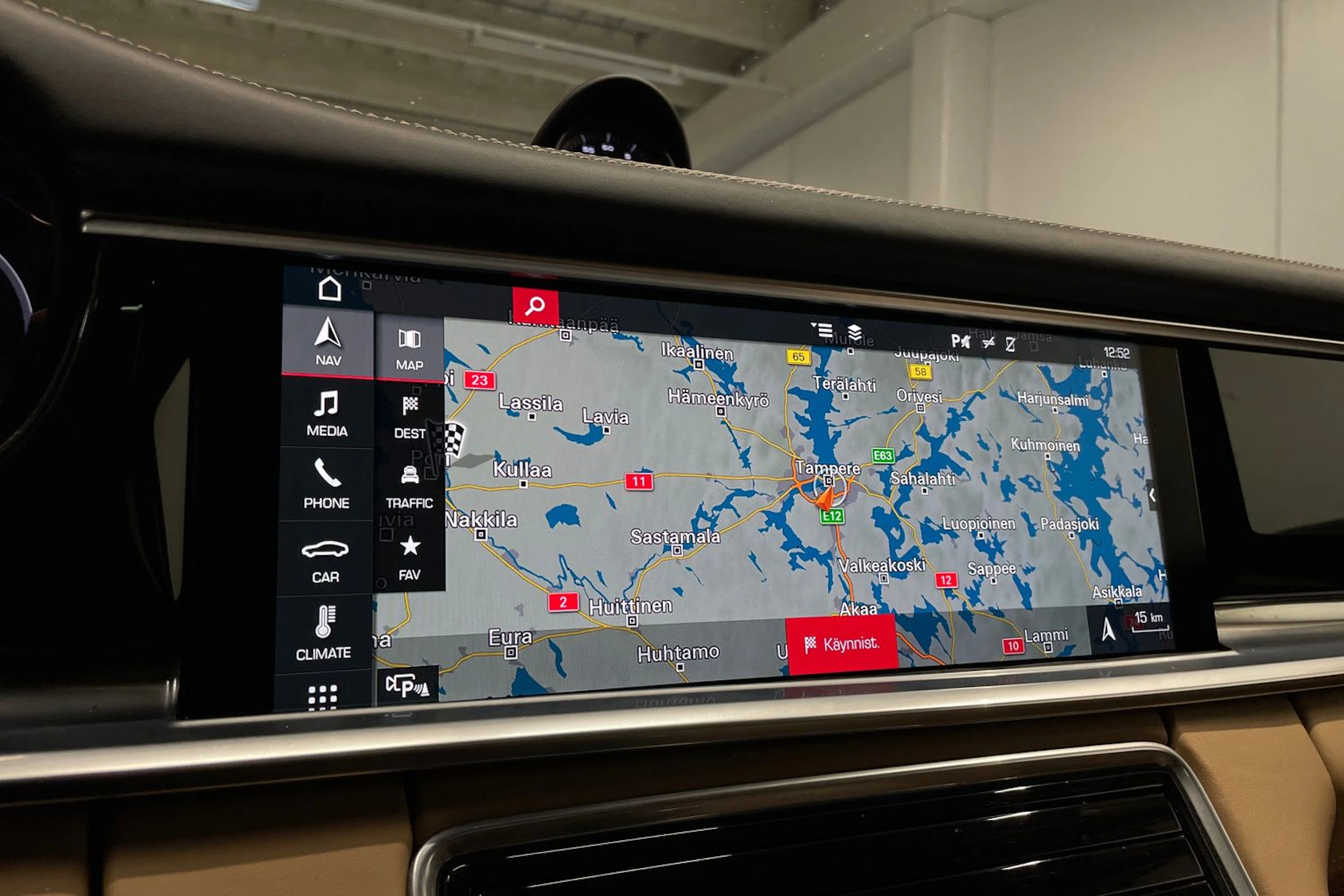 musta Porsche Panamera 2018 kuva 20.