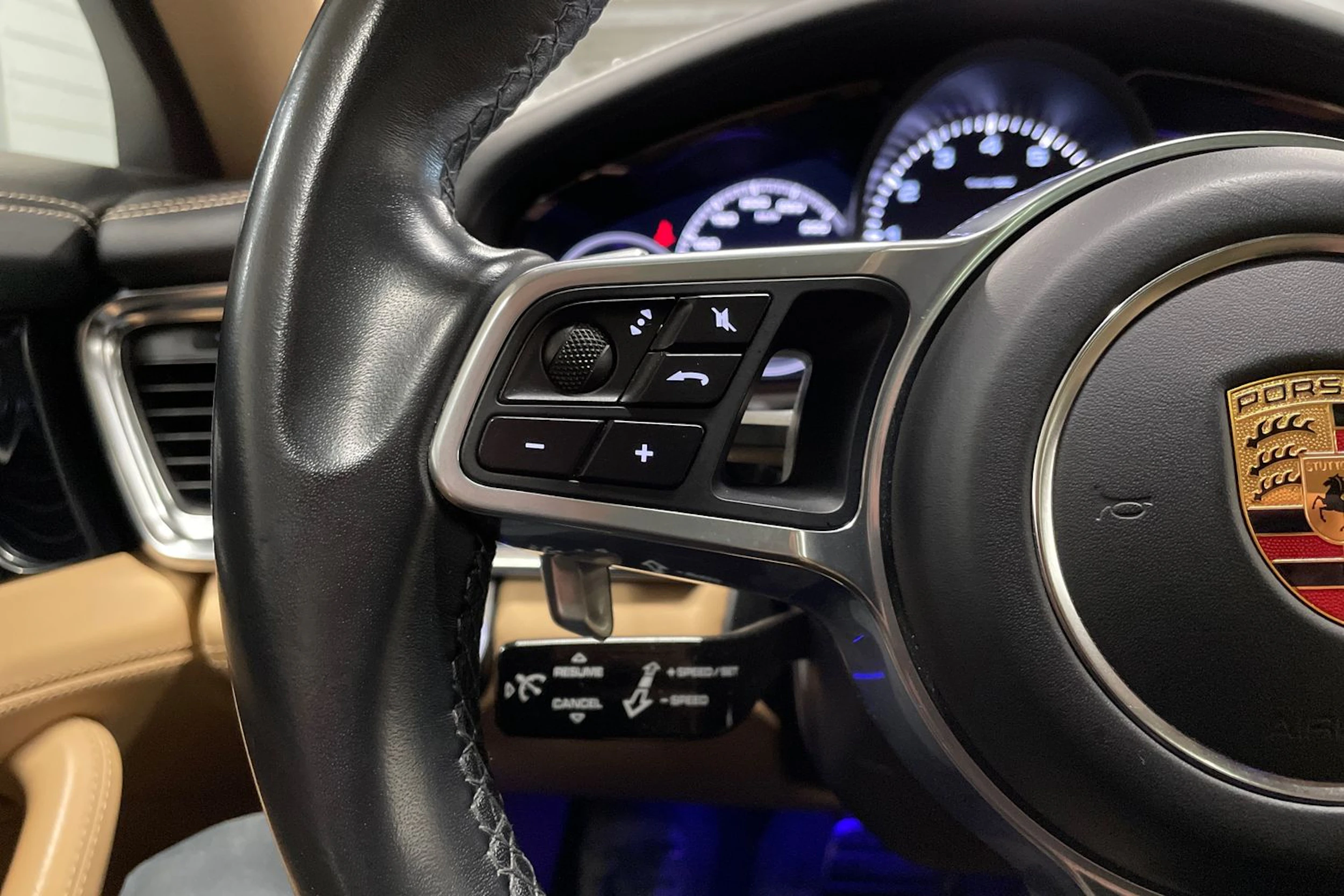 musta Porsche Panamera 2018 kuva 26.