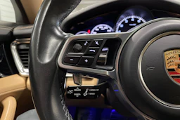 musta Porsche Panamera 2018 kuva 26.