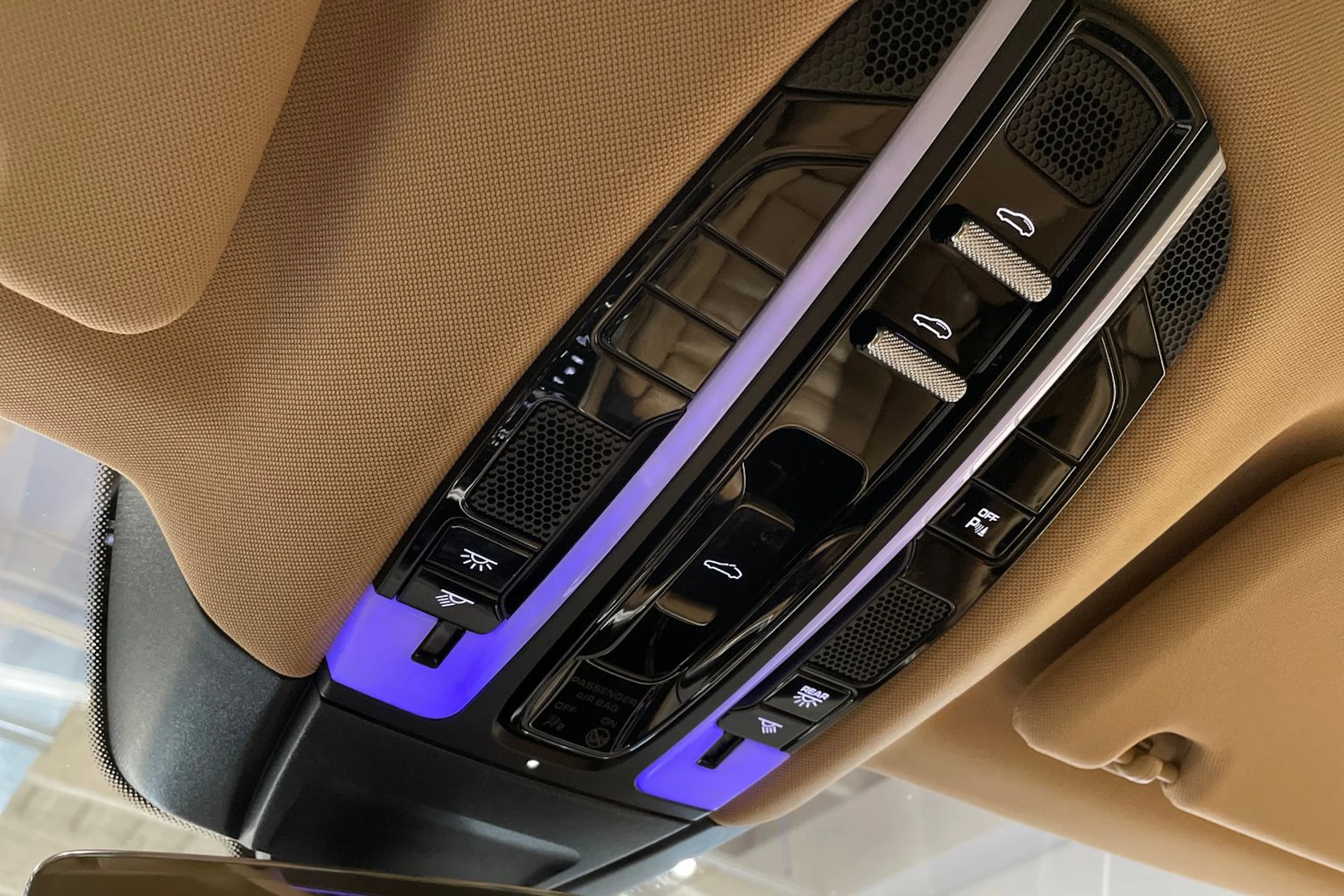 musta Porsche Panamera 2018 kuva 28.