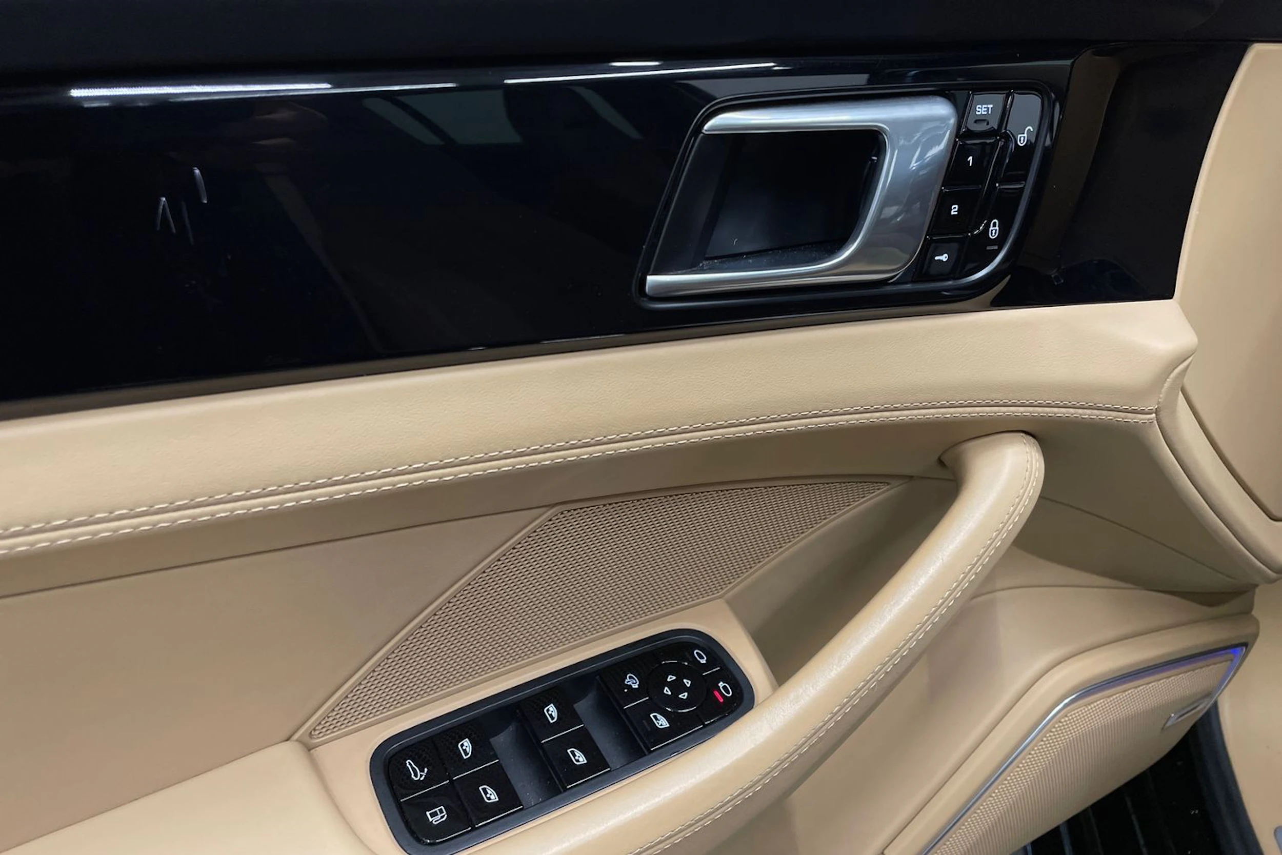 musta Porsche Panamera 2018 kuva 29.