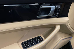 musta Porsche Panamera 2018 kuva 29.