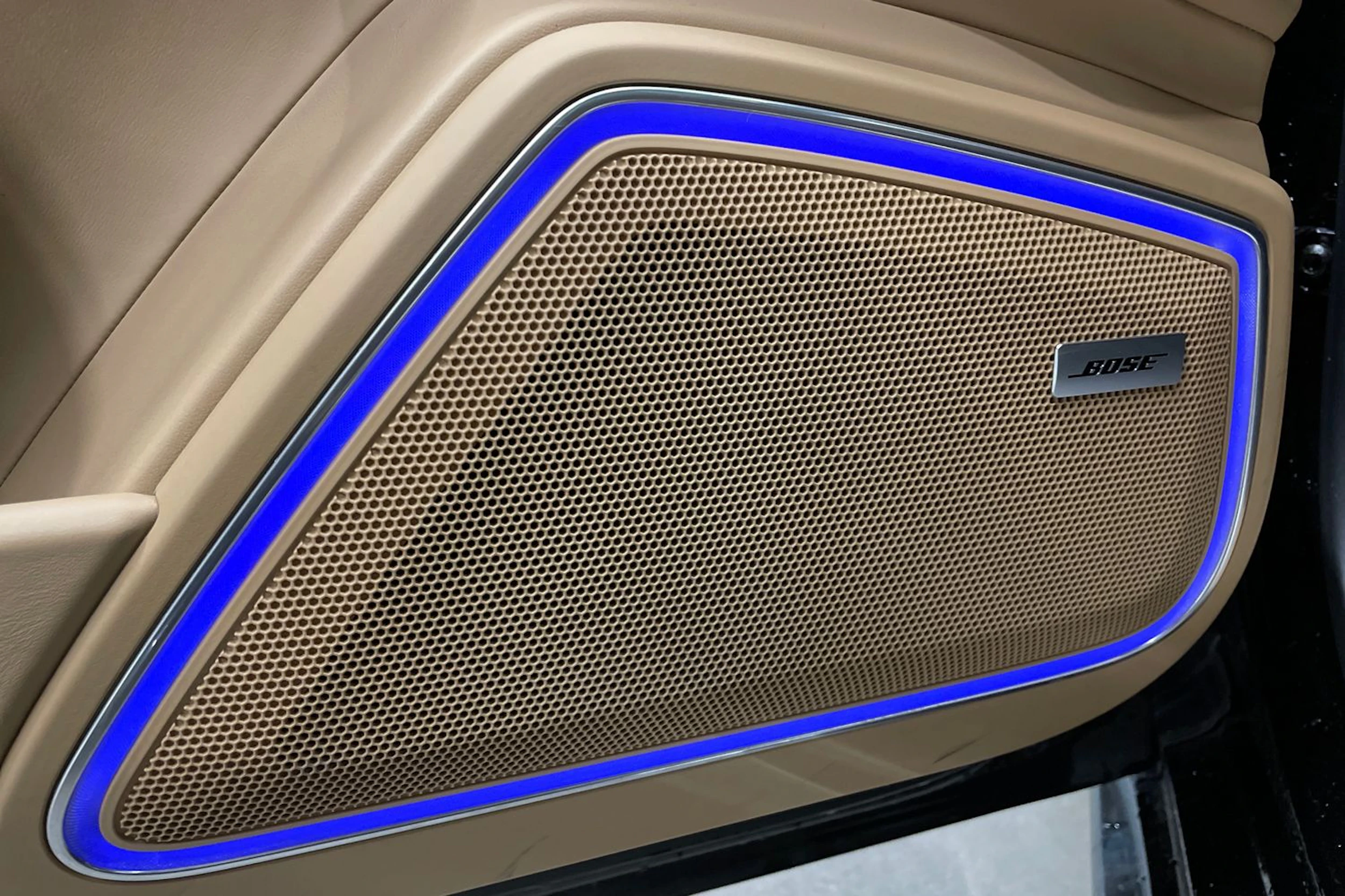 musta Porsche Panamera 2018 kuva 30.