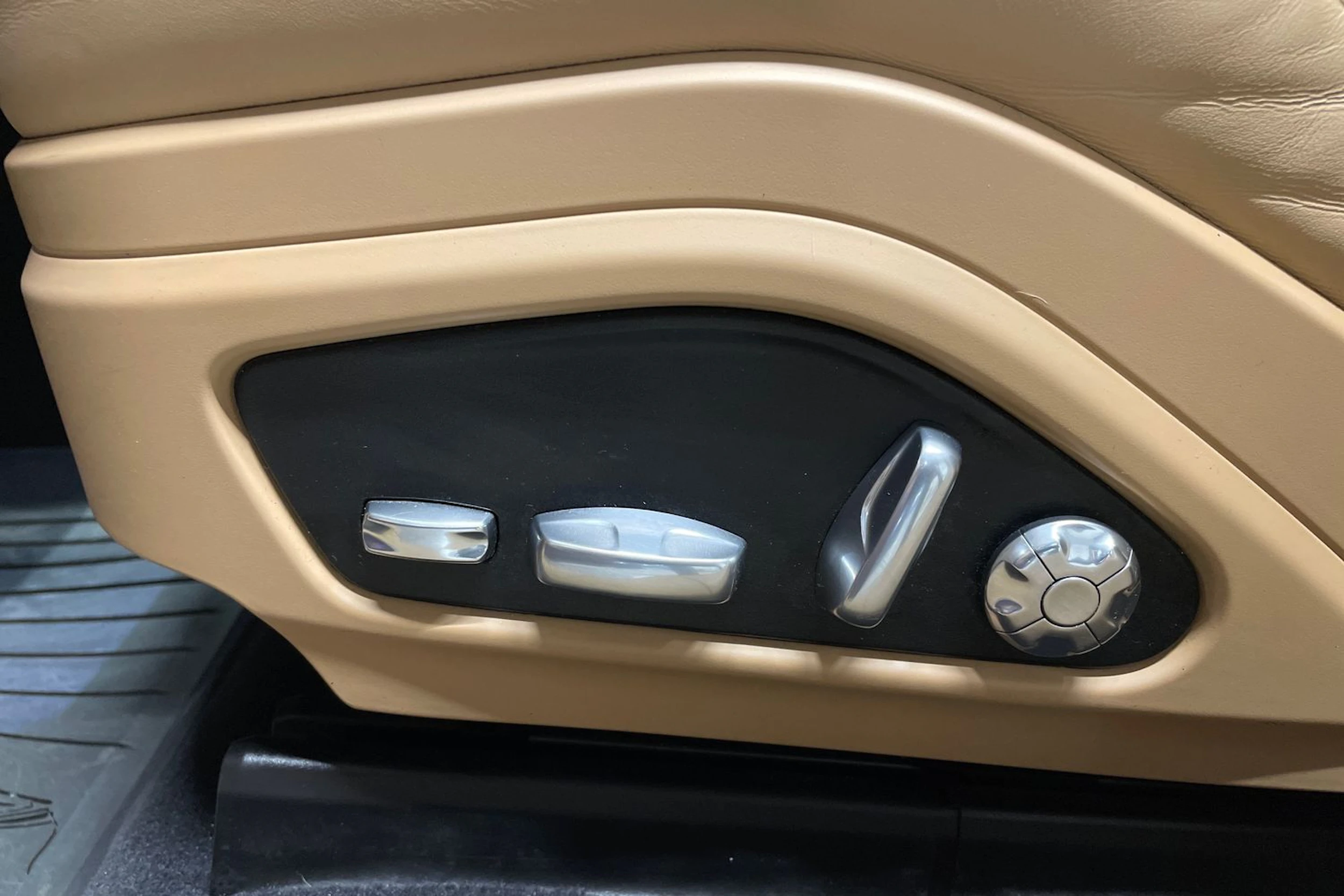 musta Porsche Panamera 2018 kuva 31.