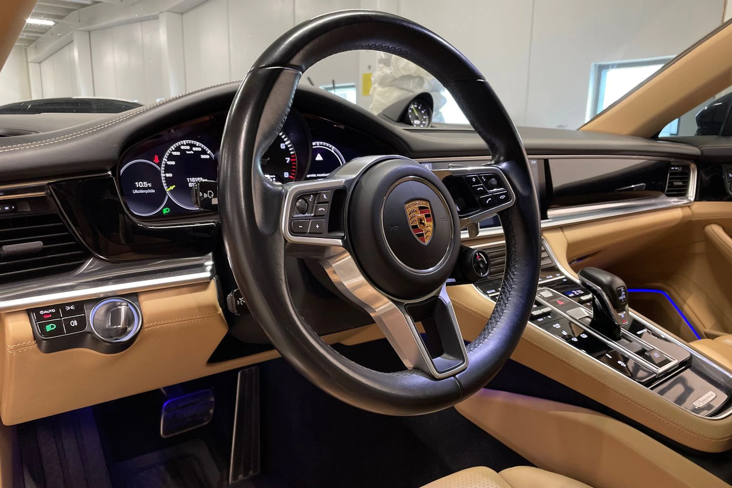 musta Porsche Panamera 2018 kuva 33.