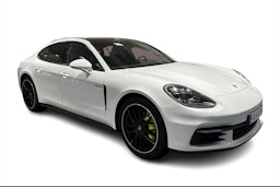 Valkoinen Porsche Panamera 2018 kuva 1.