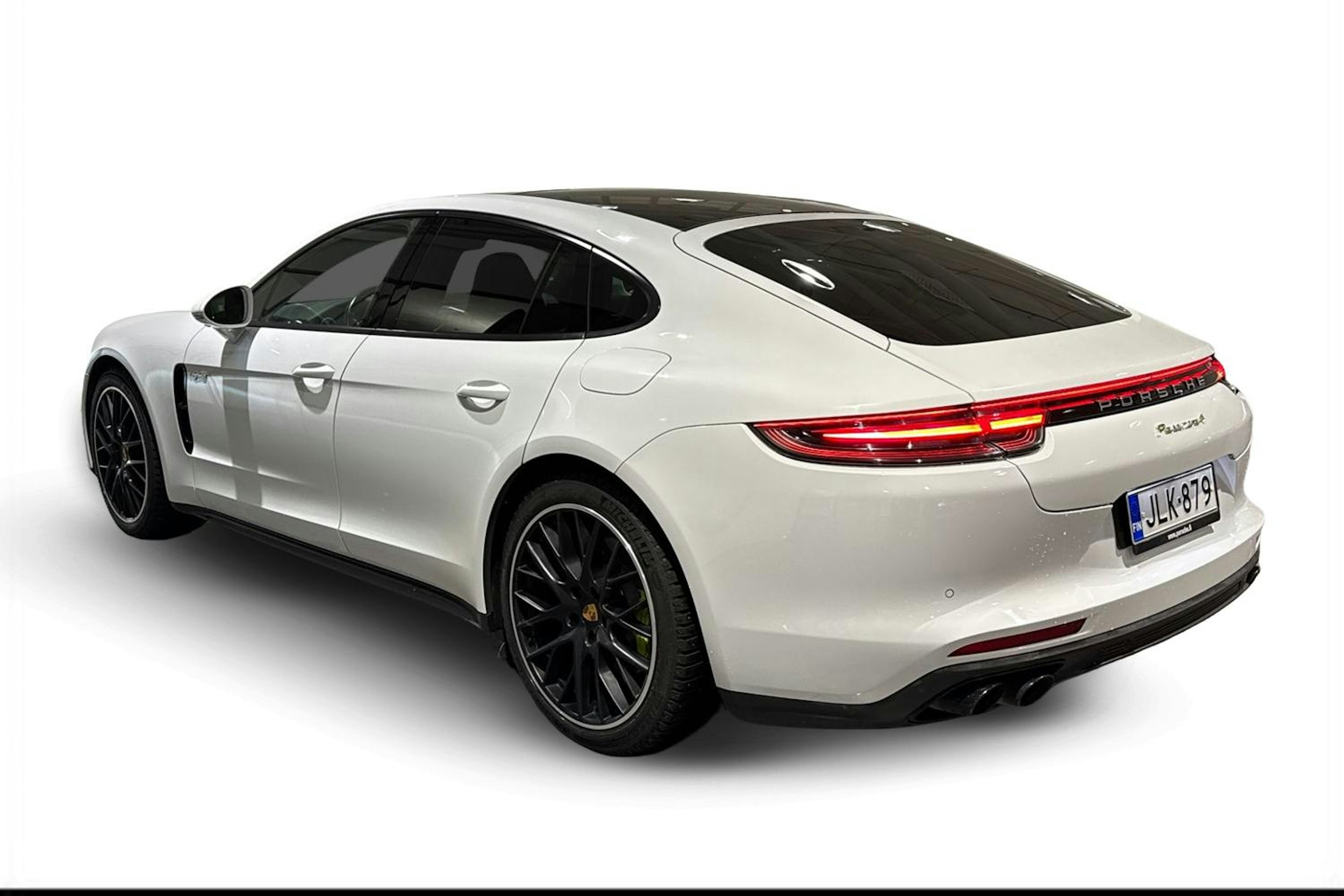 Valkoinen Porsche Panamera 2018 kuva 2.