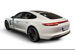 Valkoinen Porsche Panamera 2018 kuva 2.