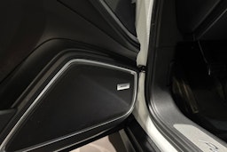 Valkoinen Porsche Panamera 2018 kuva 13.