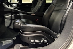 Valkoinen Porsche Panamera 2018 kuva 14.