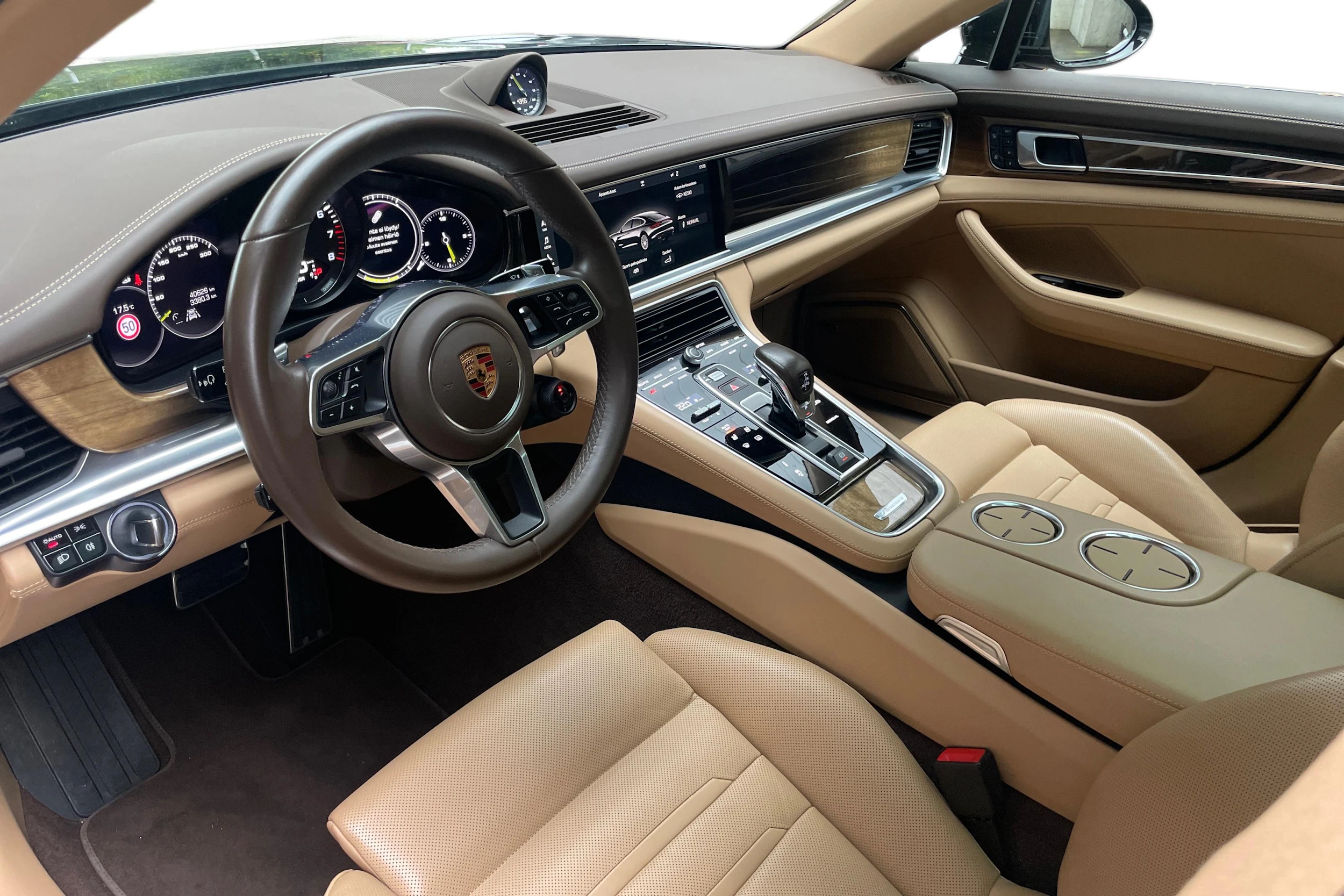 musta Porsche Panamera 2018 kuva 6.