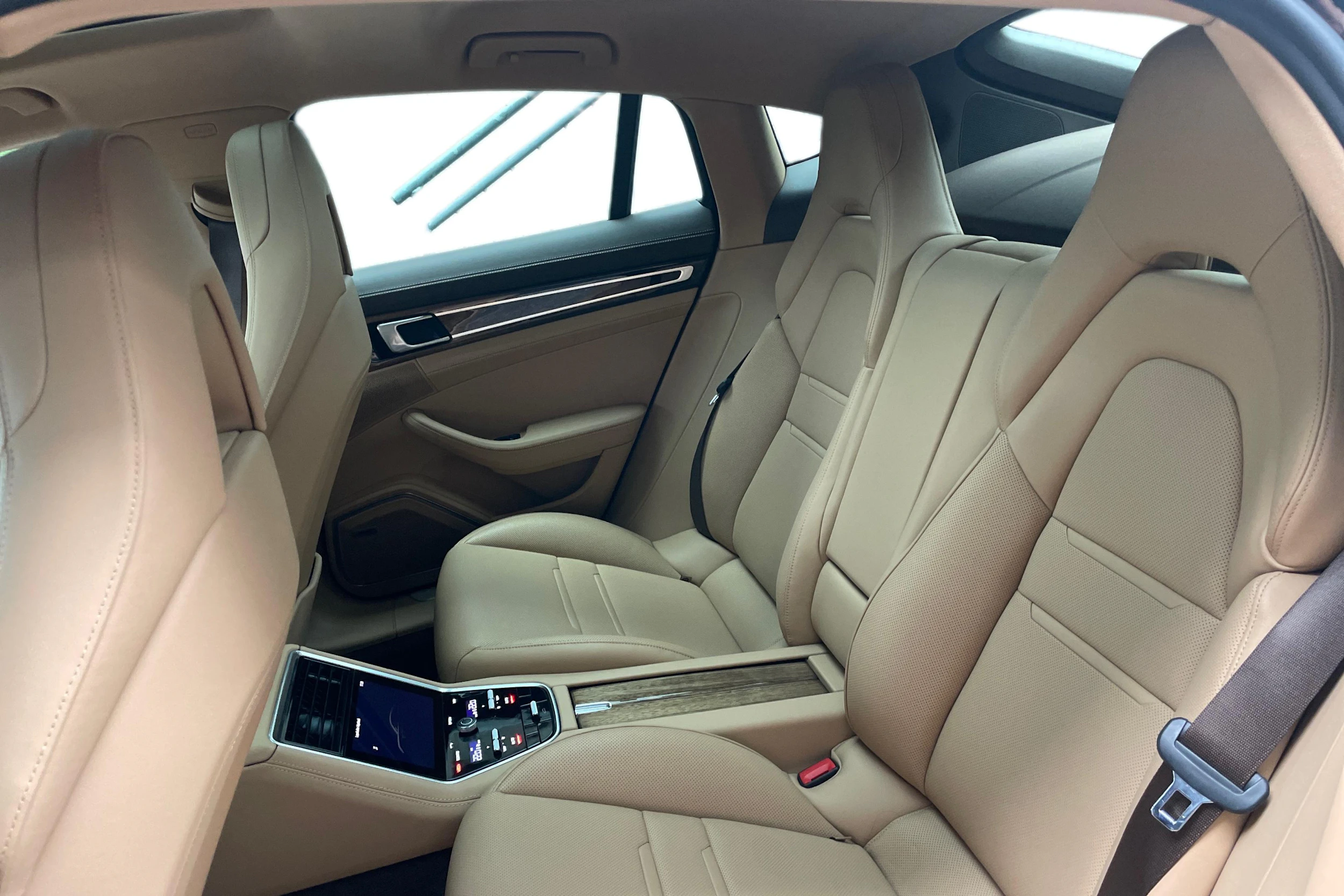musta Porsche Panamera 2018 kuva 8.
