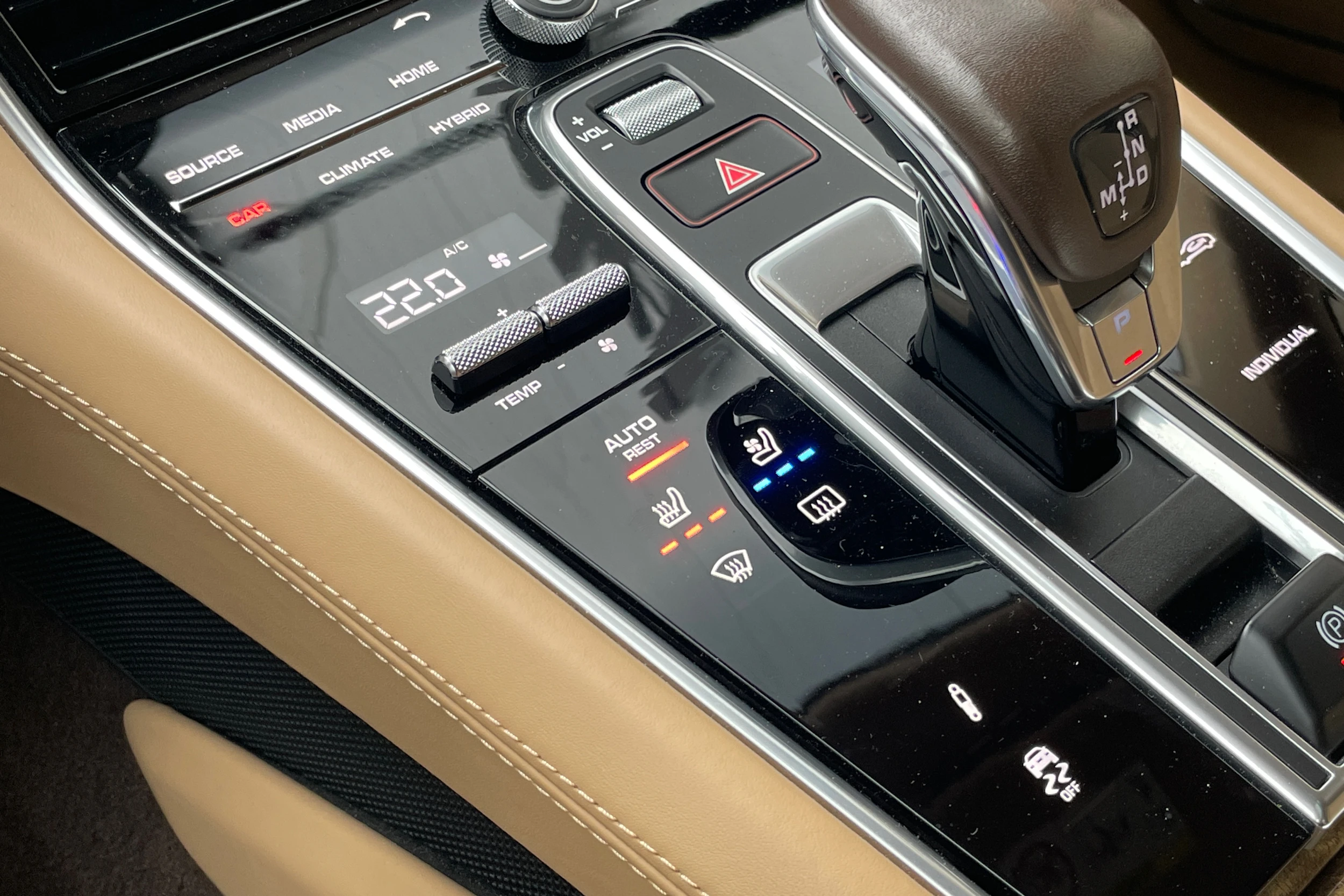 musta Porsche Panamera 2018 kuva 14.