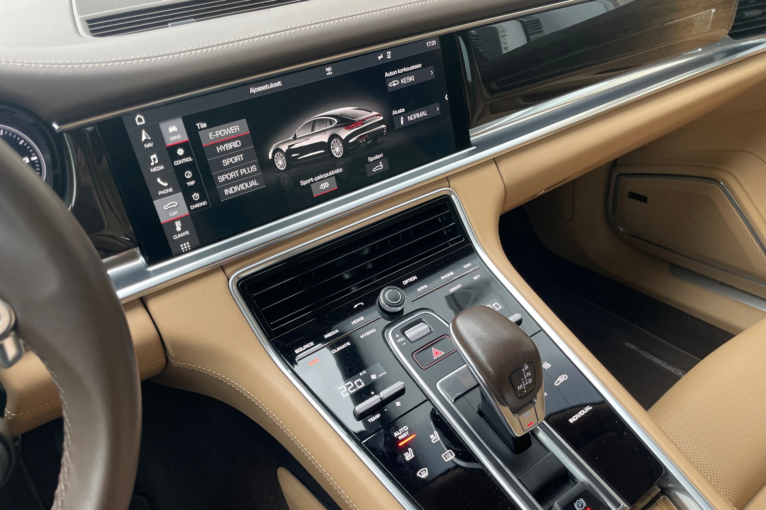 musta Porsche Panamera 2018 kuva 15.