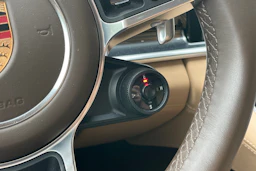 musta Porsche Panamera 2018 kuva 17.