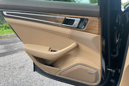 musta Porsche Panamera 2018 kuva 20.