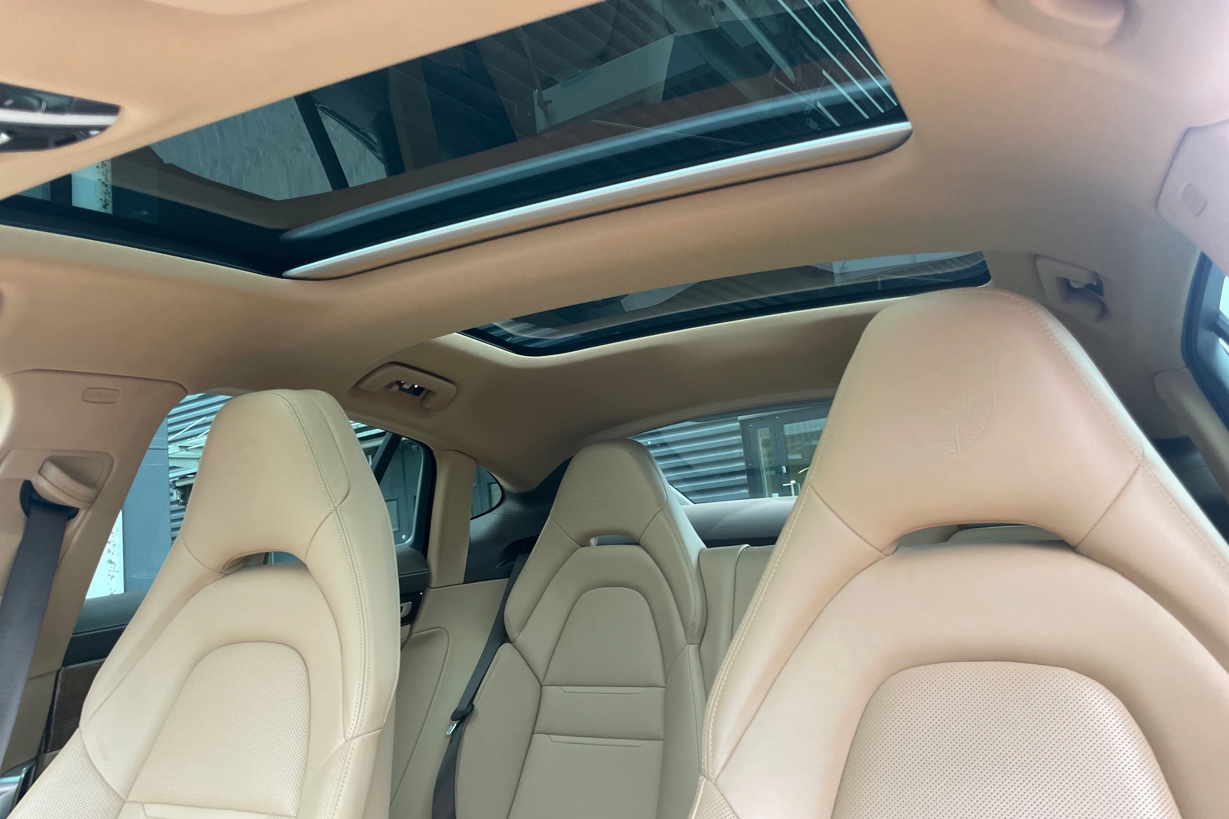 musta Porsche Panamera 2018 kuva 21.