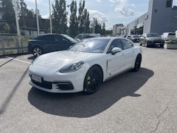 Valkoinen Porsche Panamera 2018 kuva 1.