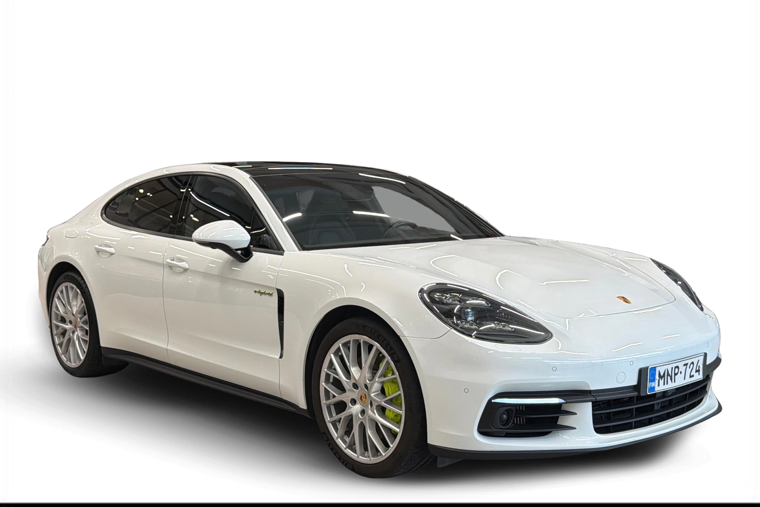 Valkoinen Porsche Panamera 2018 kuva 1.