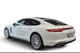 Valkoinen Porsche Panamera 2018 kuva 2.