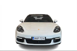 Valkoinen Porsche Panamera 2018 kuva 5.