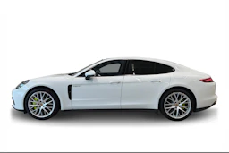 Valkoinen Porsche Panamera 2018 kuva 6.